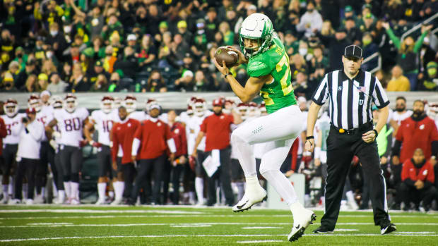 Travis Dye WSU